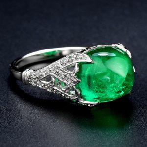 Alternative view of Sugarloaf Columbian Emerald 7.58 Carat and Diamond Solitaire Ring (R3344)